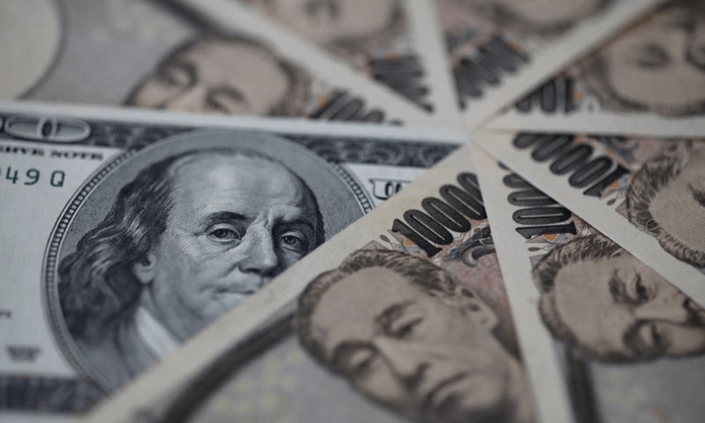 Column-Hedge Funds' Bullish Dollar View Distorted By Yen Outlier: McGeever